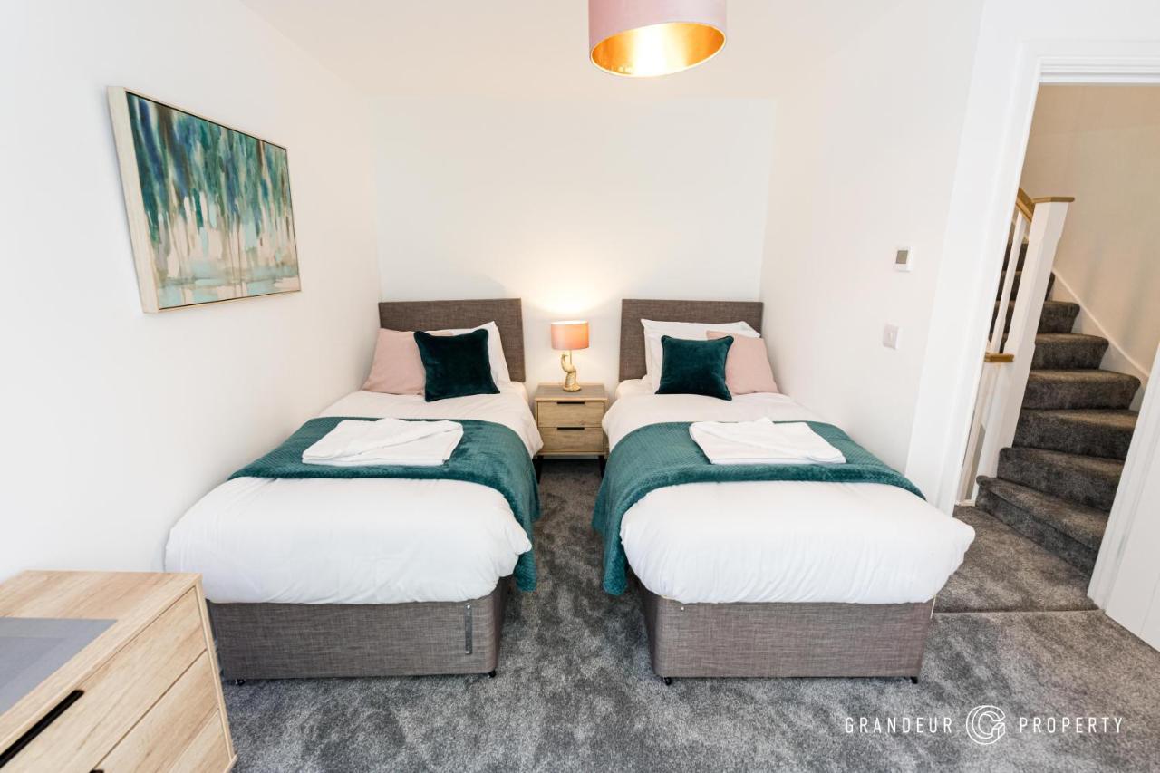 풀 Denmark House By Grandeur Property 빌라 외부 사진