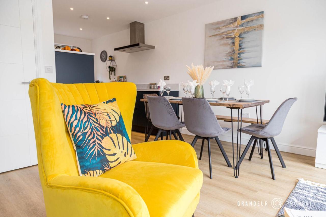 풀 Denmark House By Grandeur Property 빌라 외부 사진