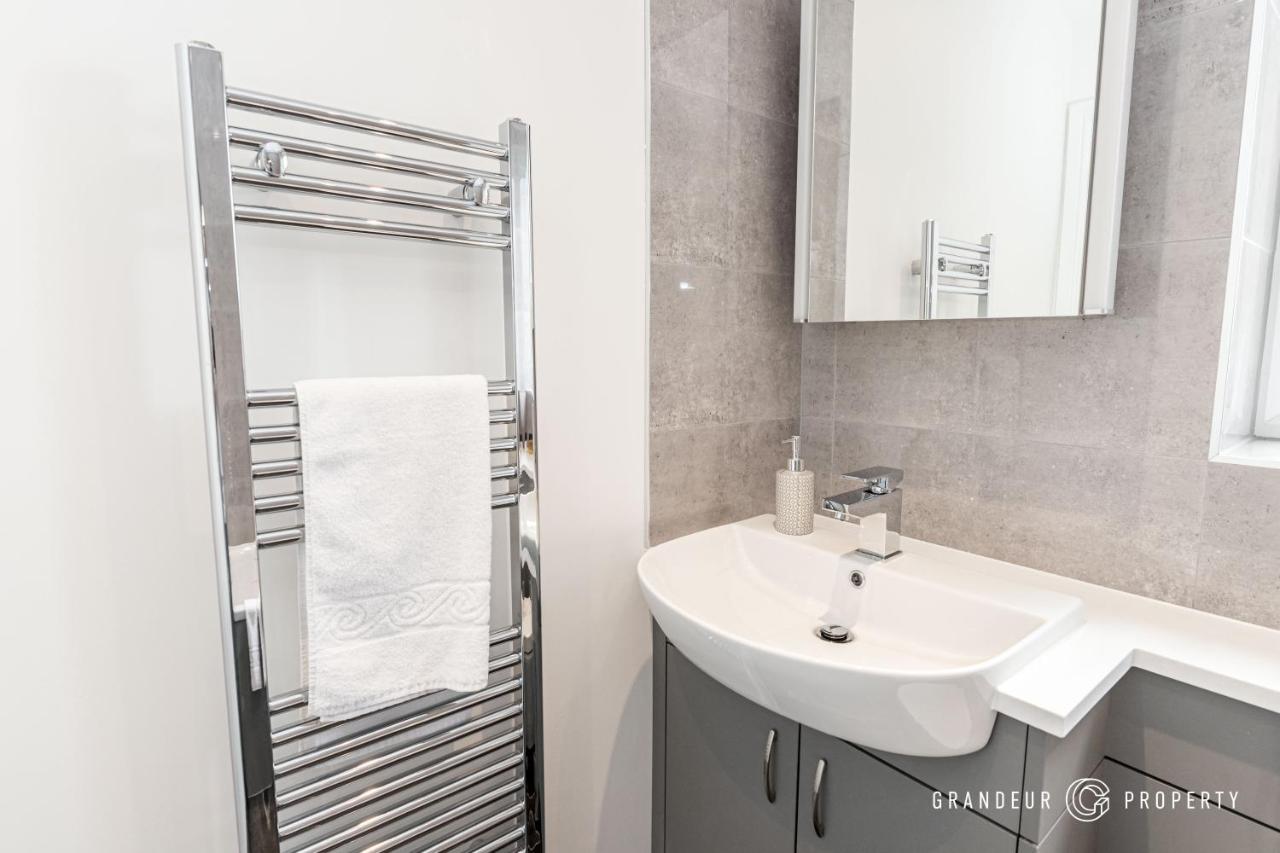 풀 Denmark House By Grandeur Property 빌라 외부 사진