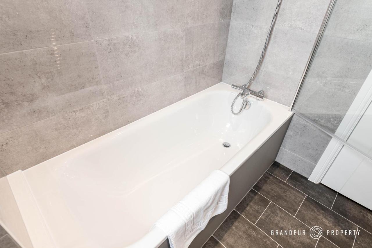 풀 Denmark House By Grandeur Property 빌라 외부 사진