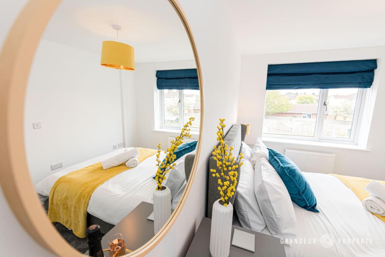 풀 Denmark House By Grandeur Property 빌라 외부 사진